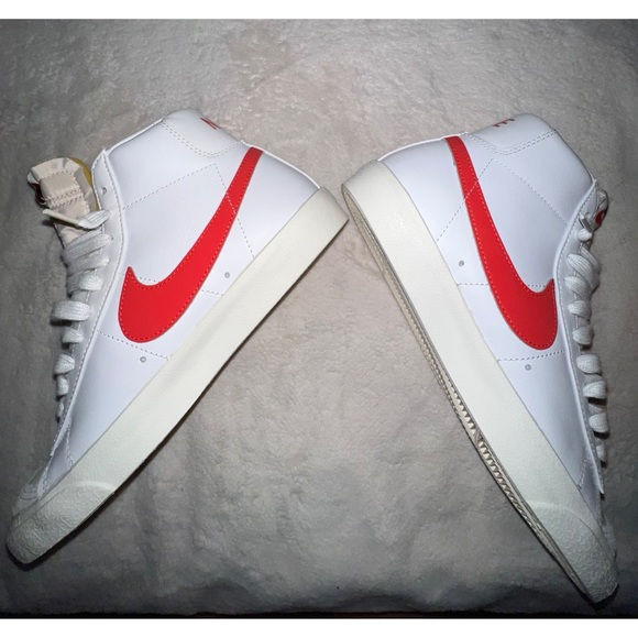 NIKE - Picture 3 of 6